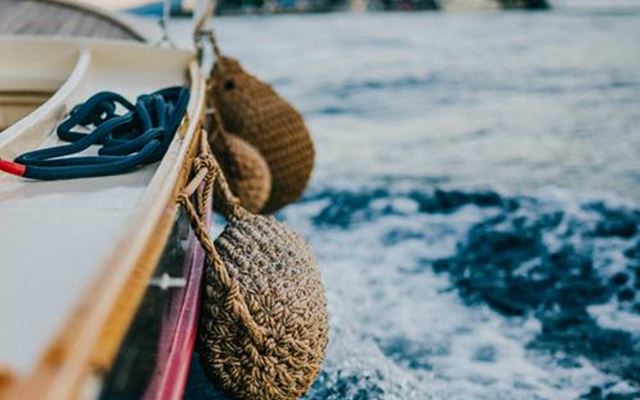 Giri in barca di legno