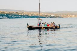 Giri in barca di legno